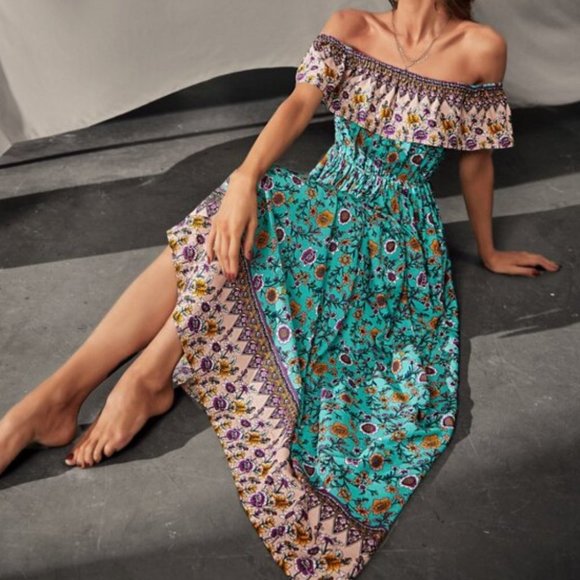 Off the shoulder Floral Maxi Dress - Picture 4 of 7